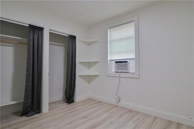Building Photo - 61325 Holly Dr