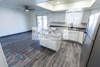 Building Photo - 2526 E Juanita Ave