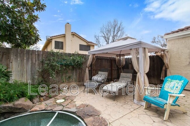 Building Photo - 1921 Ridgemont Way