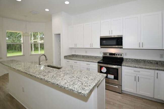 Building Photo - Spacious 2 bed Plus Den Home for Lease