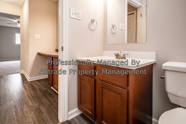 Building Photo - 9401 Doral Ct