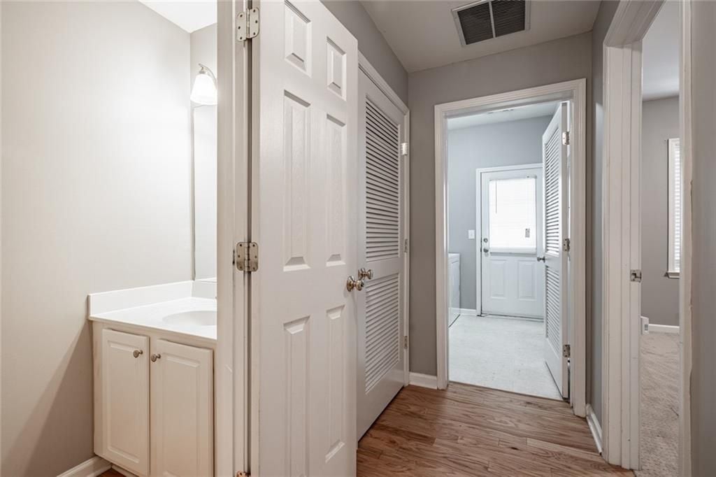 Building Photo - 2302 Towneheights Terrace SE