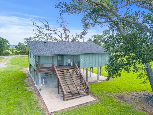 Building Photo - 241 Hebert Camp Rd