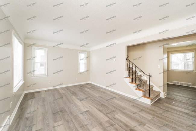 Building Photo - 7701 Kenton Ave