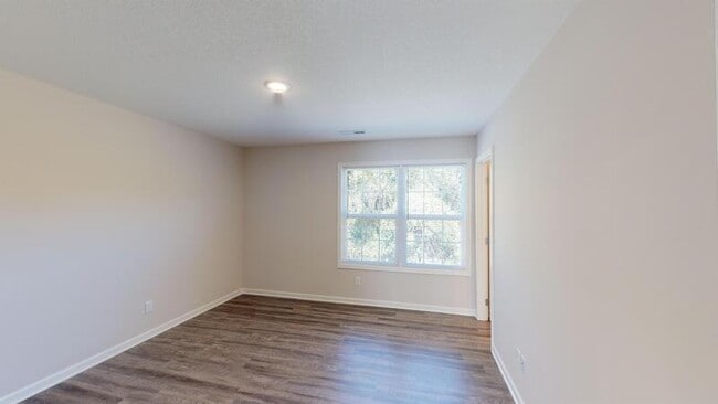 Building Photo - 302 Bogle St