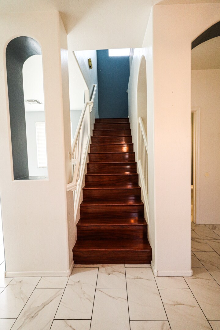 Building Photo - 207 E Mountain Sage Dr