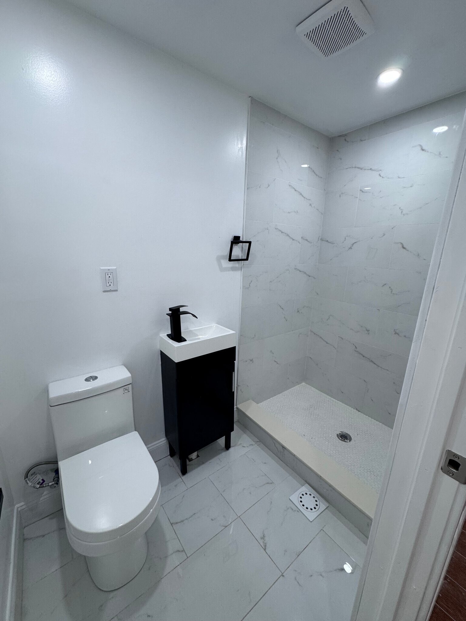 Building Photo - 647 N 16th St