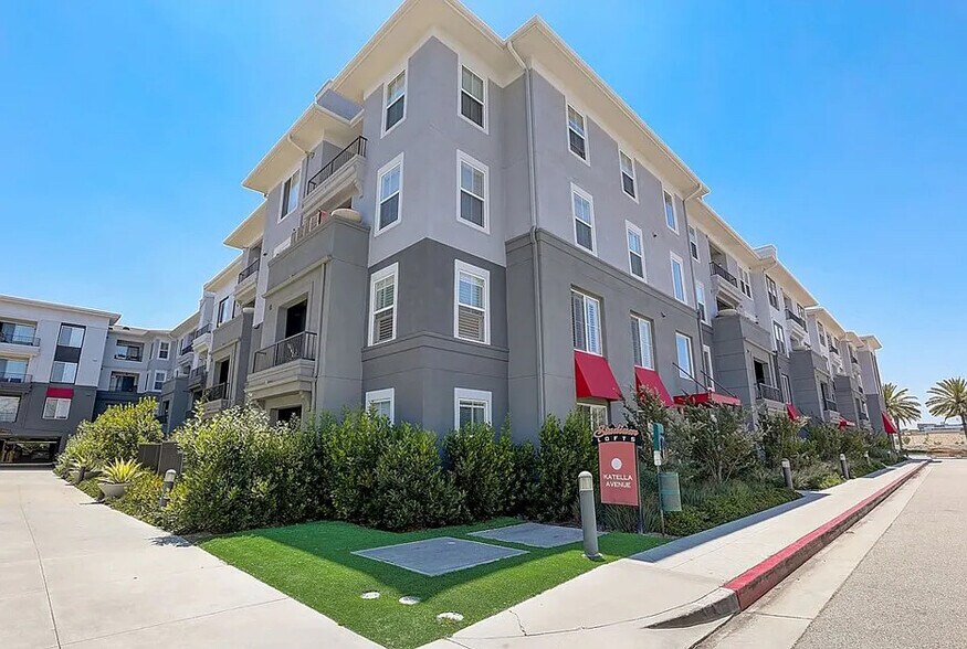 Building Photo - 1801 E Katella Ave