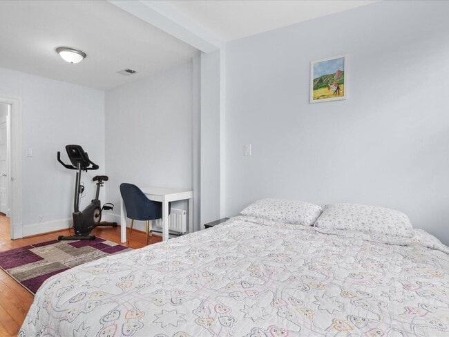 Building Photo - 1813 Bay St SE