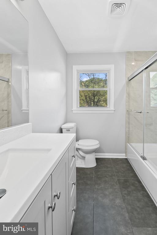 Building Photo - 5822 Brookview Dr