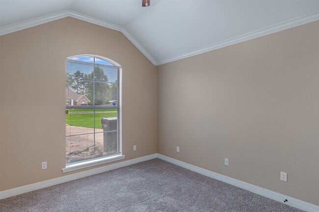 Building Photo - 133 Lone Oak Dr