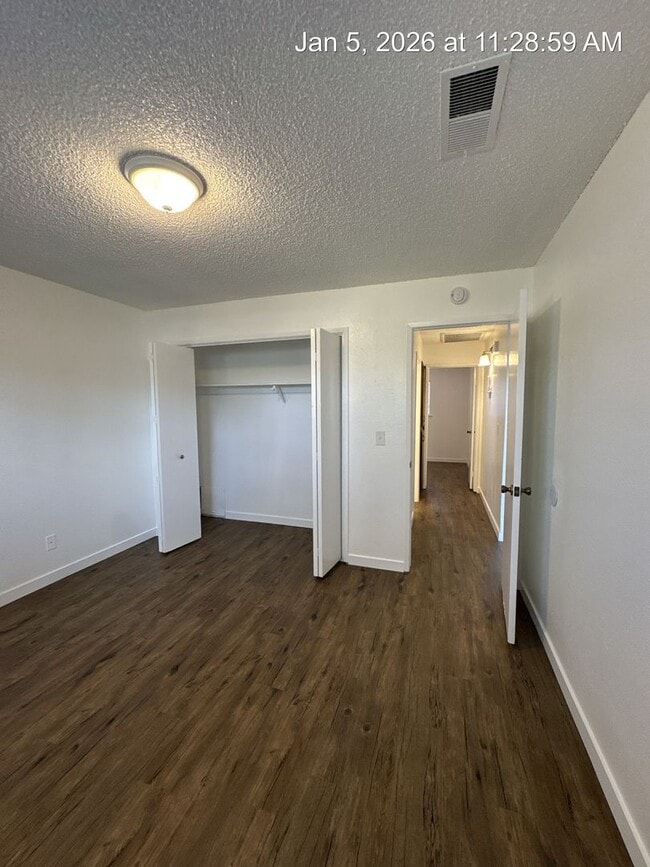 Building Photo - 2710