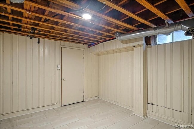 Building Photo - 22170 Harding St