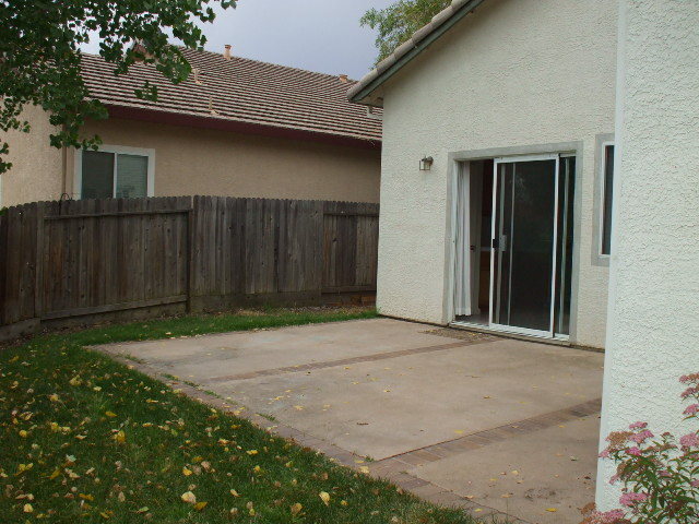 Building Photo - Cresleigh near Wild Life Preserve 3 Bedroom + Den!!