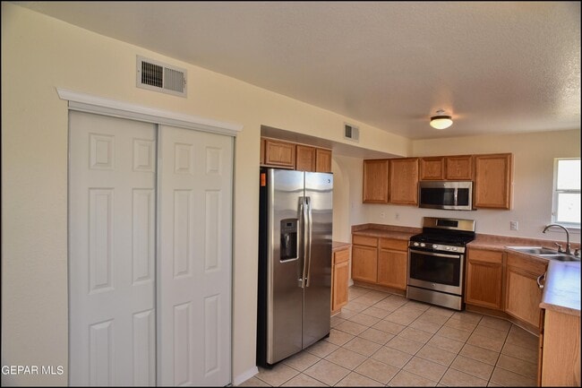 Building Photo - 4613 Robert Holt Dr