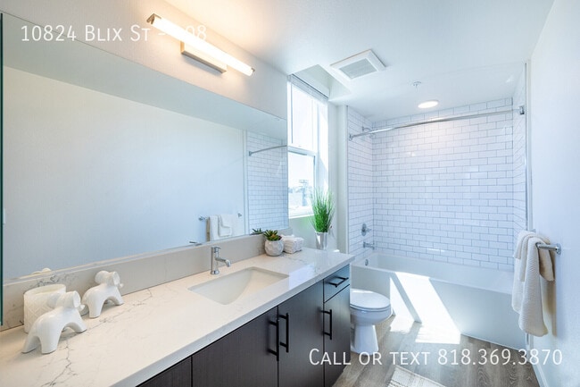 Building Photo - 10824 Blix St