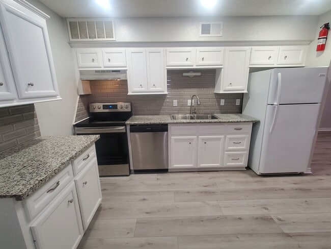 Building Photo - 12900 Walden Rd