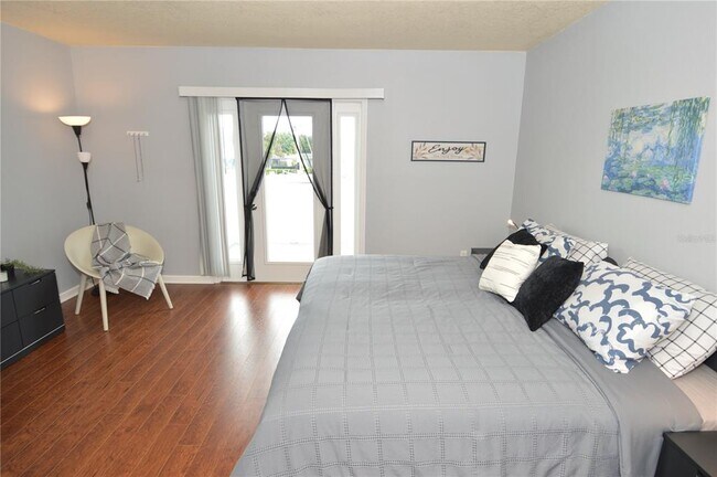 Building Photo - 3837 Pompano Dr SE