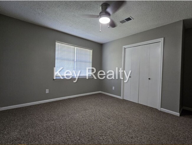 Building Photo - 2412 Greenway Dr