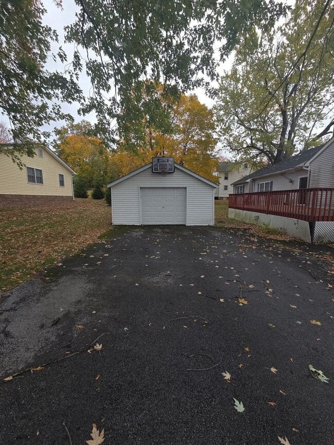 Building Photo - Spacious 5-Bedroom Home for Rent in Goshen...