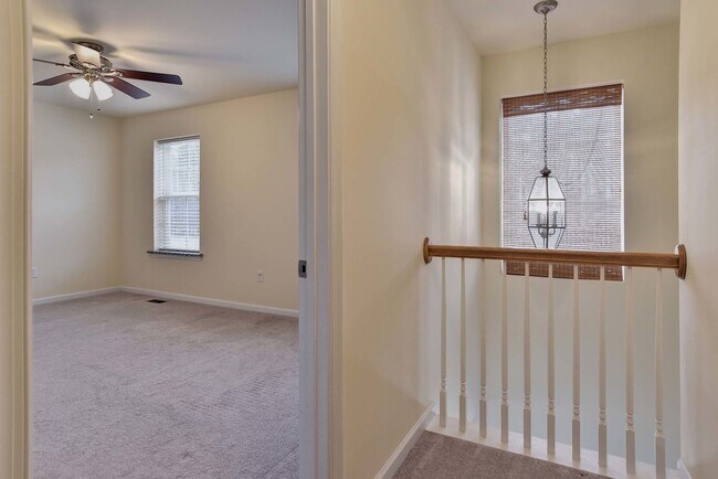 Building Photo - Spacious 3 Bedroom 2.5 Townhome Near Fort Eustis - Granite Kitchen & Fenced In Backyard