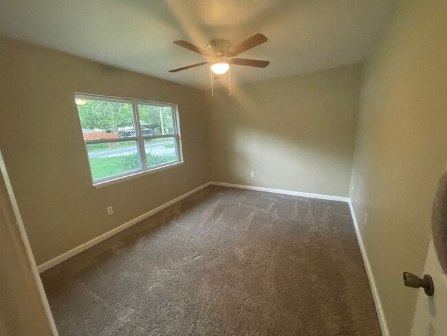 Building Photo - Welcome to this beautifully remodeled 2-bedroom duplex located in Alachua, conveniently situated ...