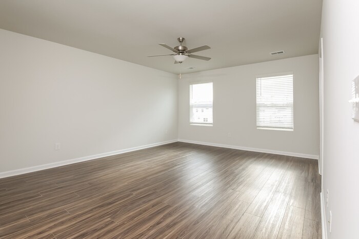 Building Photo - 111 Percheron Dr