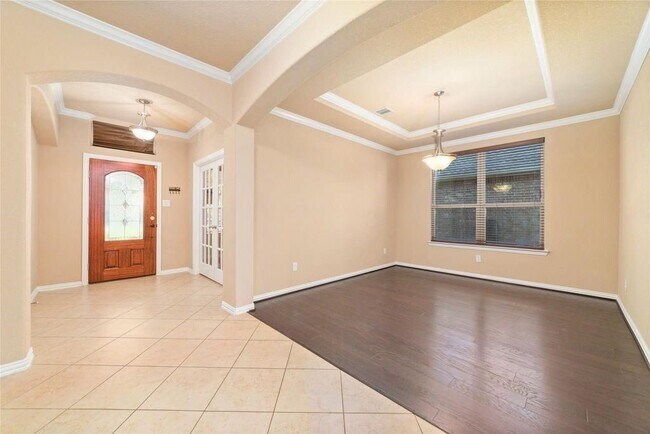 Building Photo - 2051 Brodie Ln