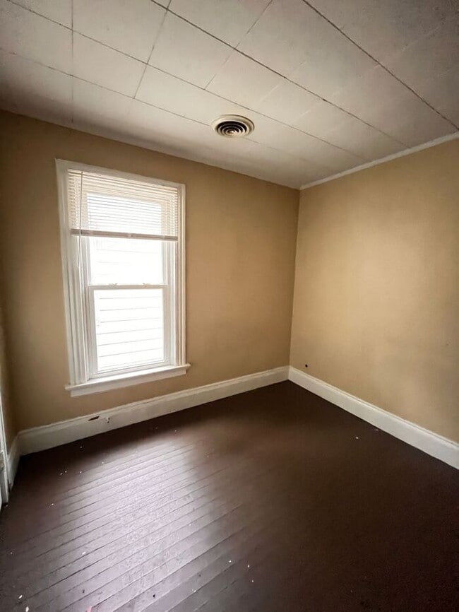 Building Photo - Cozy 2-Bedroom Apartment in a Prime Locati...