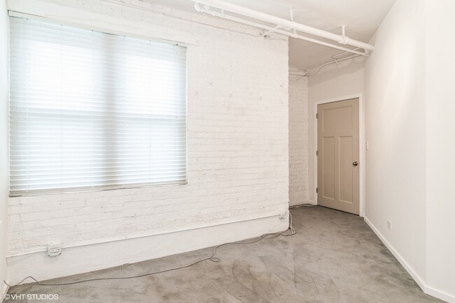 Building Photo - 1443 Bonnie Brae