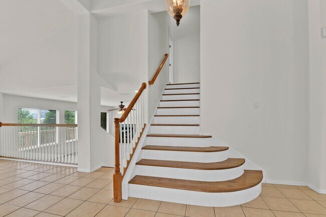 Building Photo - 705 Witchhazel Ct