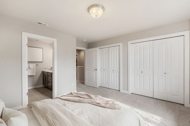 Building Photo - Spacious 3-Bed Townhome in Desirable Pond Community | Bothell - $3,200!!!