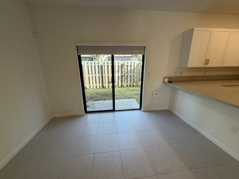 Building Photo - 21001 NE 8th Ave