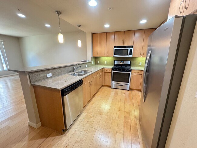 Building Photo - 1BED/1BATH CONDO AVAILABLE FOR RENT NEAR LAKE MERRIT IN  DOWNTOWN OAKLAND, CA!!!