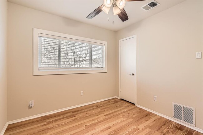 Building Photo - 708 Decker Prairie Dr