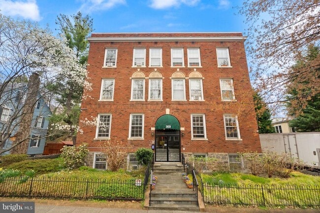Building Photo - 3039 Macomb St NW