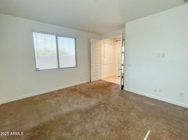 Building Photo - 2239 W Donner Dr