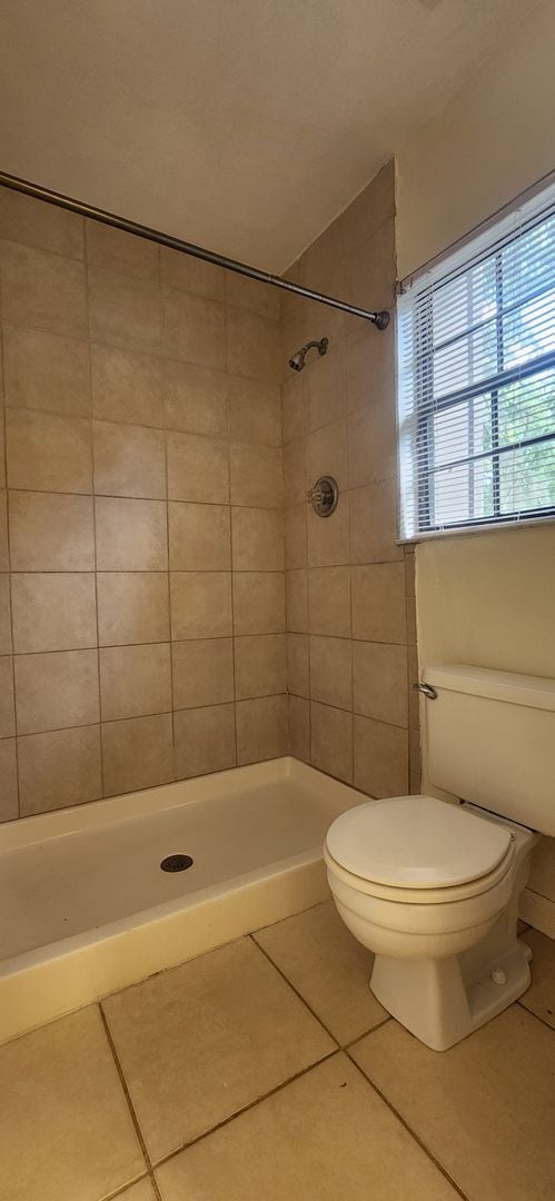 Building Photo - Charming 3 Bedroom, 2 Bathroom End-Unit Townhome in Cypress Pointe