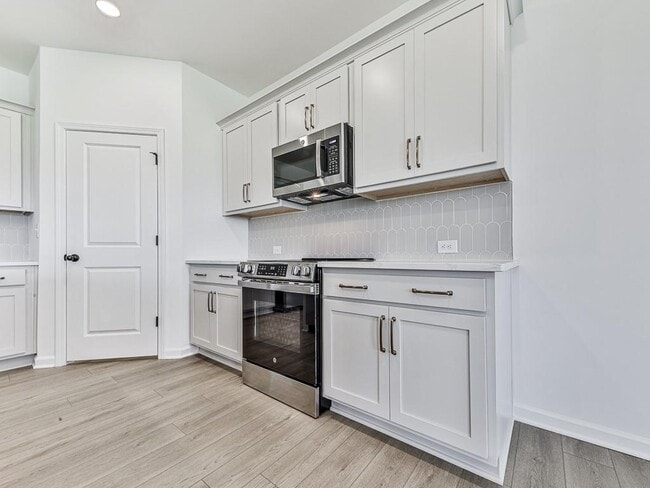 Building Photo - 611 Elwick Ln