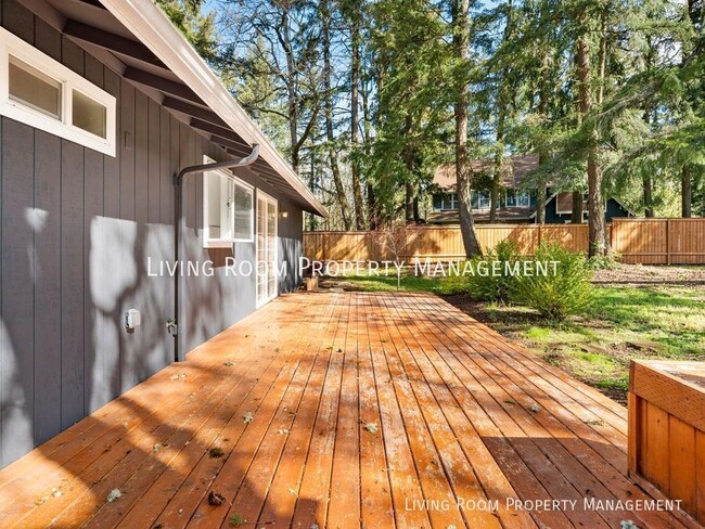 Building Photo - Darling Ranch Home on Enormous Tree-Filled...