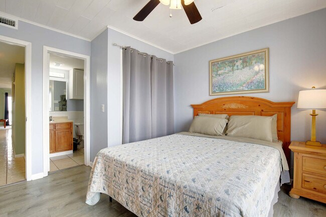 Building Photo - 608 Carolina Beach Ave S