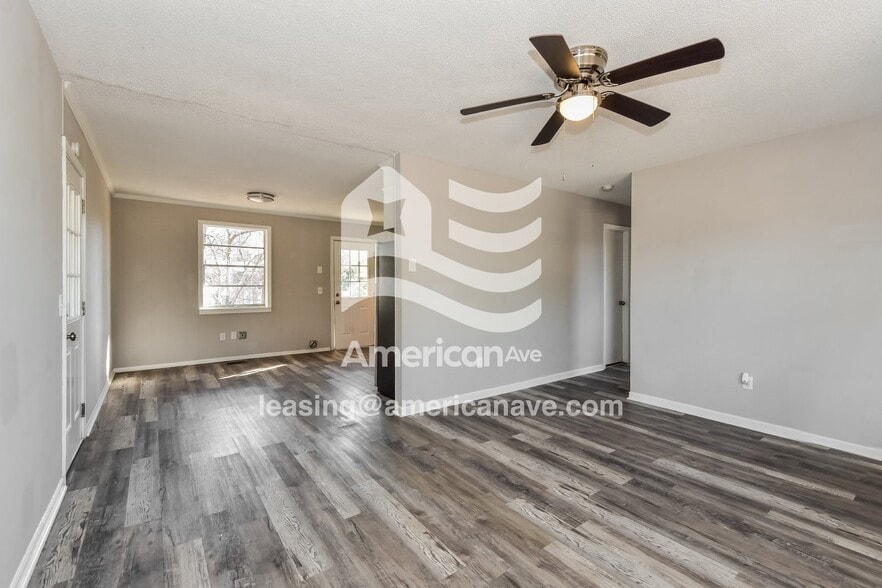 Building Photo - 2124 Sandy Run Dr