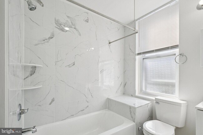 Building Photo - 4447 N 19th St