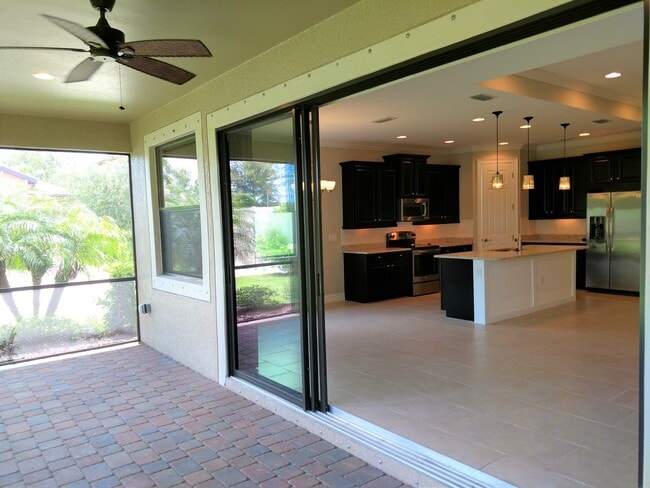 Building Photo - Unfurnished Annual Rental - Lovely 3 Bedroom Home in Calusa Park. Nicely upgraded and Pet Friendly