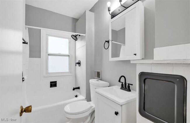 Building Photo - 3363 E 102nd St