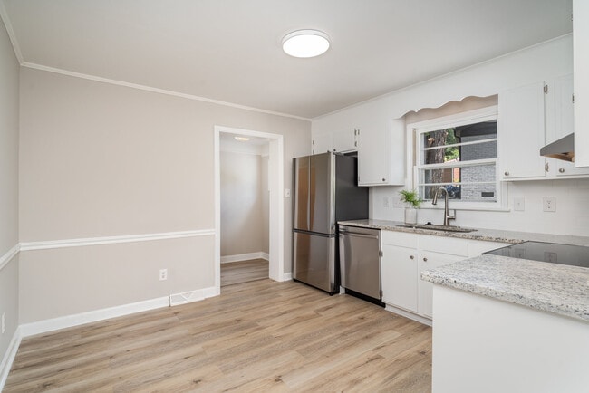 Building Photo - 3634 Carlyle Dr
