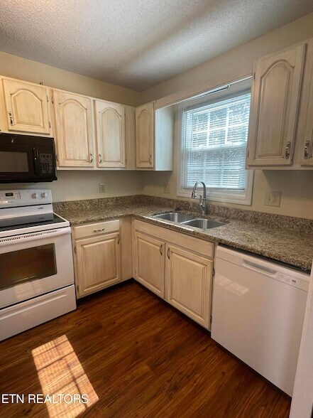 Building Photo - 122 Arcadia Ln