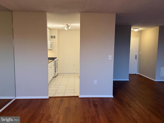 Building Photo - 1225 Martha Custis Dr