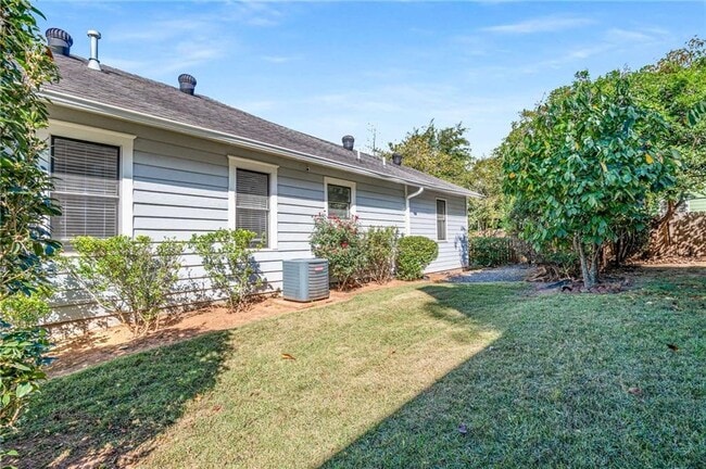 Building Photo - 288 Augusta Ave SE