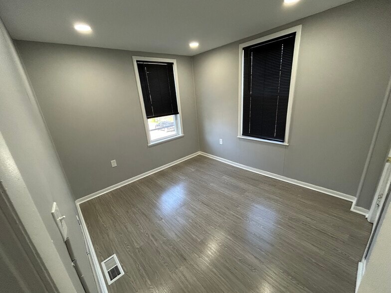 Building Photo - 516 Woodbourne Ave